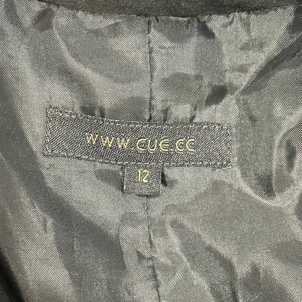 Cue City Button Basic Blazer - Picture 7 of 8
